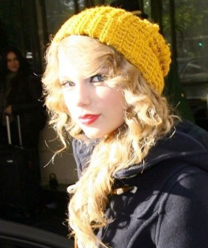 new-pictures-of-taylor-swift-2011_1 - Taylor Swift