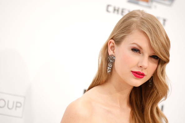 Taylor Swift 2011 Billboard Music Awards Arrivals OYsU5Bg4zill - Taylor Swift
