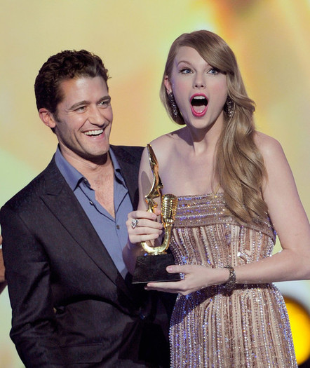 Taylor Swift 2011 Billboard Music Awards Show 9XSdV2uU62al