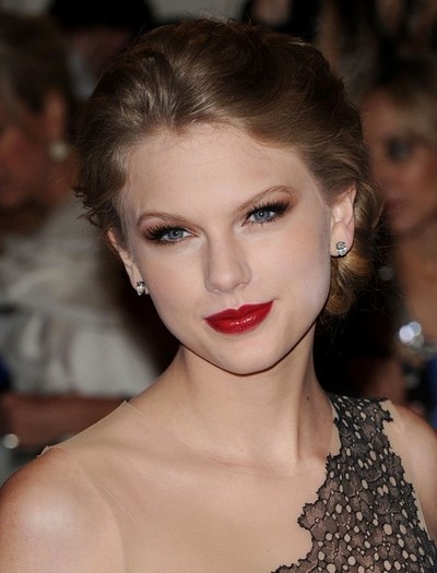 Taylor+Swift+2011+MET+Costume+Institute+Gala+0h-bt8az7KFl - Taylor Swift