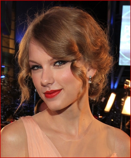 Taylor-Swift-2011-Peoples-Choice-Awards8