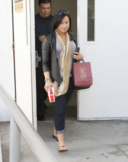 Demi+Lovato+Demi+Lovato+Arriving+LAX+Airport+Ead1Vnw1KXOl - Demi Lovato