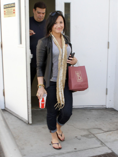 Demi+Lovato+Demi+Lovato+Arriving+LAX+Airport+UrKUq-HJTUal