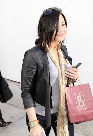 Demi+Lovato+Demi+Lovato+Arriving+LAX+Airport+Yw03oxpOiKll