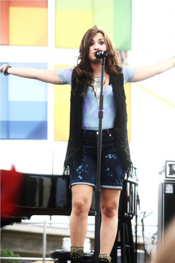 demilive4 - Demi Lovato