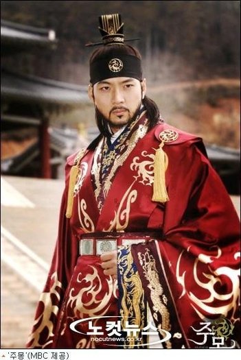 75096_162760080432051_158968717477854_297823_748354_n - legendele palatului pr jumong