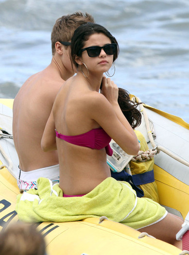 Selena+Gomez+Justin+Bieber+Selena+Gomez+Enjoying+EhgT5sVScorl - selena gomez imagini inedite si rare