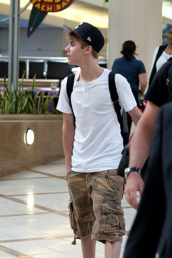 Selena+Gomez+Justin+Bieber+Selena+Gomez+Los+3RqBuK-H1_Sl