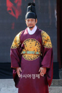 18794728_WIUWFOTTZ - regele sukjong