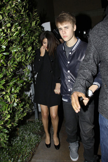 Selena+Gomez+Justin+Bieber+Selena+Gomez+Maggiano+ekxDzq8rkp0l