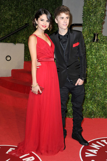 Selena+Gomez+2011+Vanity+Fair+Oscar+Party+2f0aSVvFegml - selena gomez imagini inedite si rare