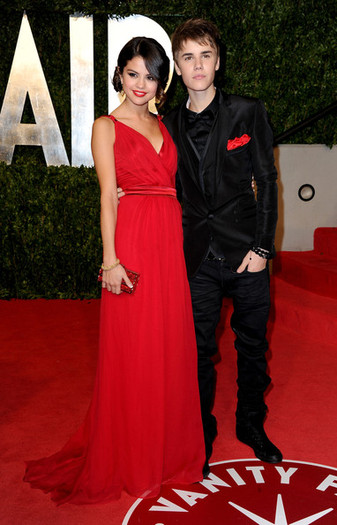 Selena+Gomez+2011+Vanity+Fair+Oscar+Party+HR1MDQq6B-wl - selena gomez imagini inedite si rare