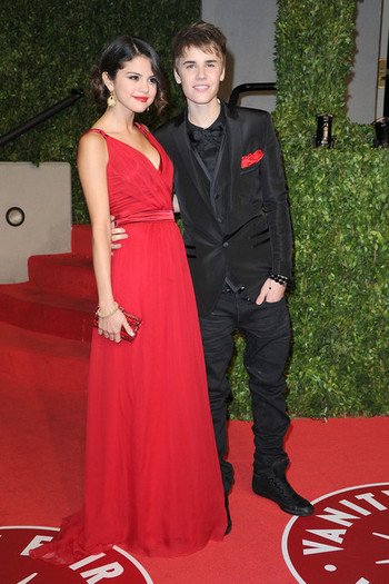 Selena+Gomez+2011+Vanity+Fair+Oscar+Party+QS-DS6-W-l9l - selena gomez imagini inedite si rare