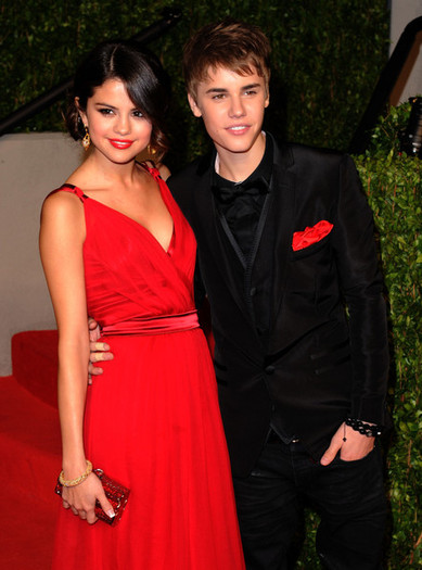 Selena+Gomez+2011+Vanity+Fair+Oscar+Party+R6R_ey9eHRxl - selena gomez imagini inedite si rare