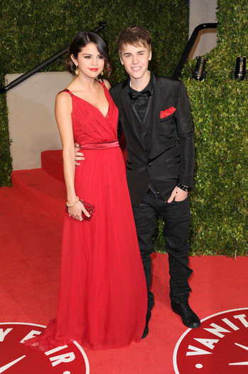 Selena+Gomez+2011+Vanity+Fair+Oscar+Party+RXgnAefdAqEl - selena gomez imagini inedite si rare