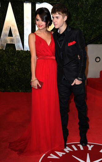 Selena+Gomez+2011+Vanity+Fair+Oscar+Party+uhSMZWl0PFhl