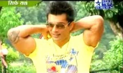254807_193980187314686_188591124520259_524390_3561991_n - Karan Singh Grover -Perfect Couple