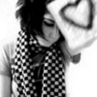 Avatare Poze Emo Avatare Cu Inimi Frante Emo