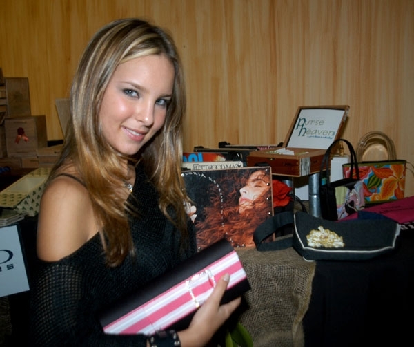 BelindaPhotosCom_Awards_2004_Billboard_GiftLounge_