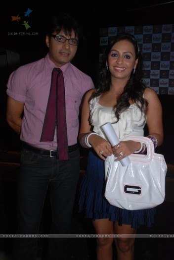 107326-on-screen-couple-ashita-dhawan-with-naveen-saini-at-the-bidaai