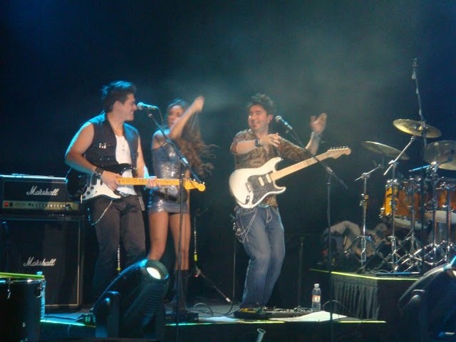 12323_1246584320708_1112419523_30603130_4472556_n - Mi Delirio World Tour 1