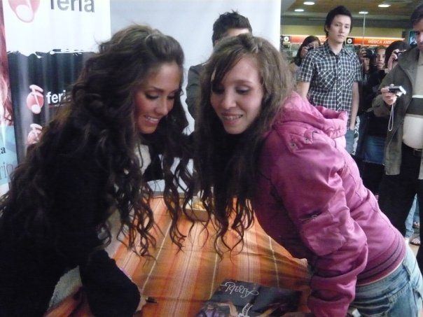 050 - 00 Any Tarde de Autografos na Feira Mix em Santiago Chile
