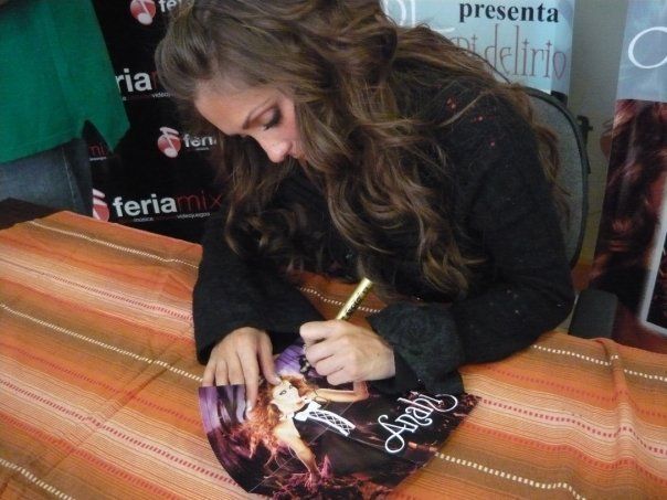 080 - 00 Any Tarde de Autografos na Feira Mix em Santiago Chile