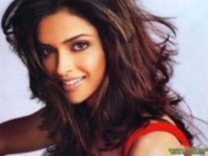 YZABDBDNXKQDQQDVDRR - Deepika Padukone