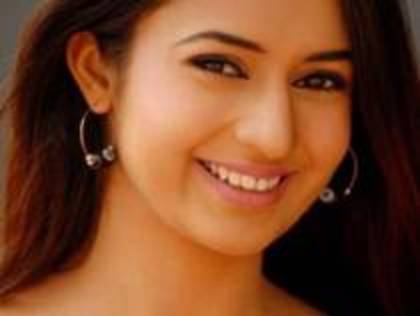 CGVEBGJJZECDAXVIFVU - Divyanka Tripathi