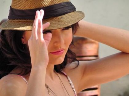 normal_162925_1653389987996_1634430074_1506319_7779812_n - Angelique Boyer