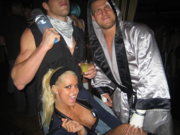 l_4ac9746bb0c91c71f93f2b7c6ac83a92 - maryse halloween