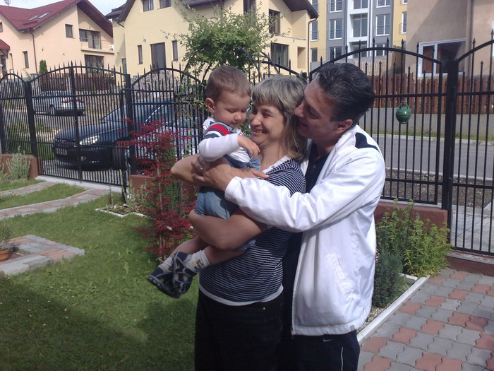 sunt f.fericit cu parinti