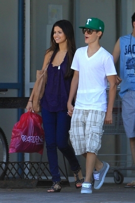  - 2011 June 1st - Out In Toronto With Selena And His Family