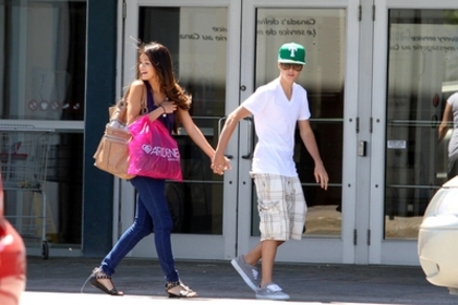  - 2011 June 1st - Out In Toronto With Selena And His Family