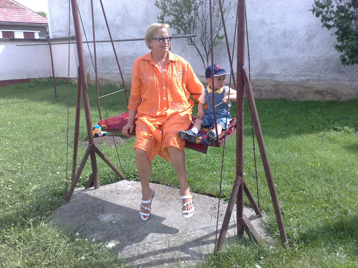 cu nonna Dorina,ma dau uta