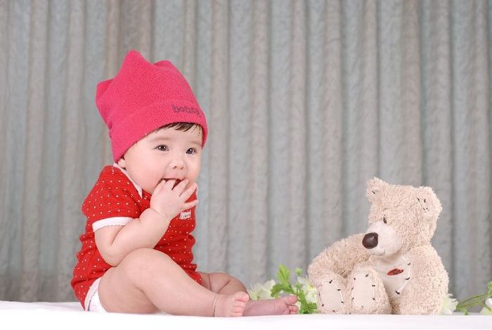 baby-girl-and-toy-bear-43-2 - Bebelusi1