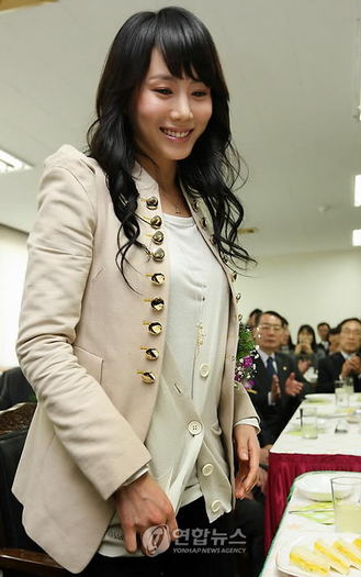 Intelligent%20and%20elegant%20Korean%20actress%20Park%20Ye%20Jin%20picture%20(8)