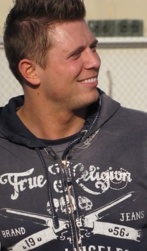 Buna draga(si o saruta pe obraz pe maryse..)