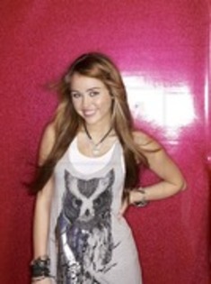 12595678_XZFHKHDXT - Sedinta foto Miley cyrus 1