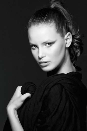 222431_142472932491233_133627056709154_290744_4706472_n - Ema Dumitrescu-Next Top Model