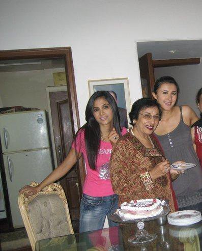226591_100352740054829_100002403090932_959_7130588_n - Shilpa Anand NEW FACEBOOK PICS