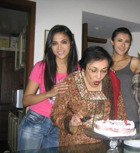 226801_100352760054827_100002403090932_960_3457164_n - Shilpa Anand NEW FACEBOOK PICS