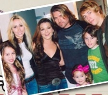 miley_and_family