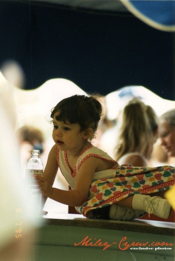 miley-cyrus_dot_com-babyandyounger-exclusivepics-001