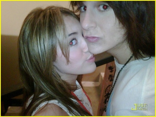 miley-cyrus-missoni-marvelous-02 - 0-0 TWITTER PICS