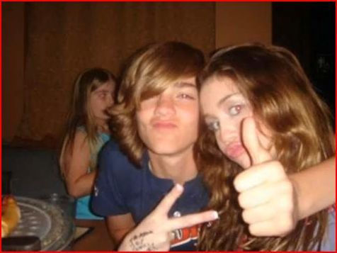 5375649286_Miley_Cyrus_74569944_2011-01-21