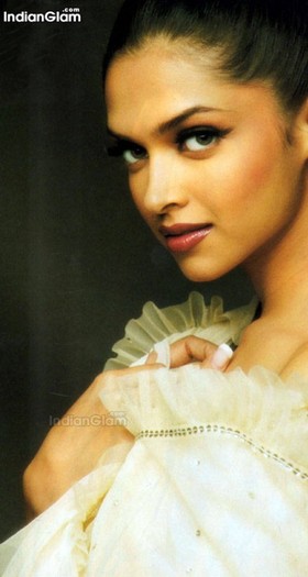 14arw - deepika paduke