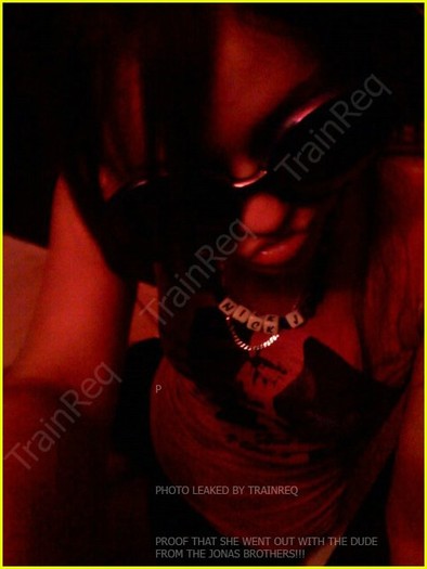 miley-cyrus-soaking-wet-03