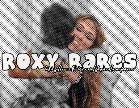 0602_5511286677_Miley_Cyrus_Rares_Miley_Rare_2011-03-09 - 0-0 MILEY WITH FAN