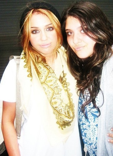 0617_5777684033_560915b98c - 0-0 MILEY WITH FAN